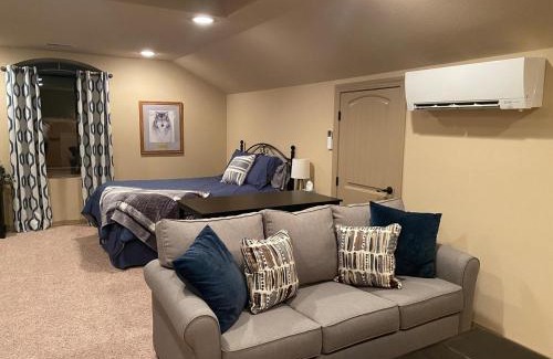 Edgewood House | Private Guest Suite in Sandia Park