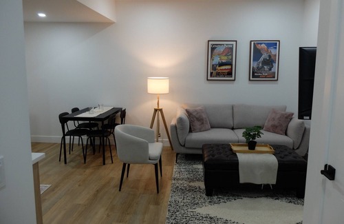 Renfrew House | Private Guest Suite, Mins to Downtown Calgary