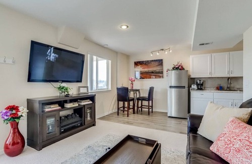 Centennial House | Private Guest Suite with King bed