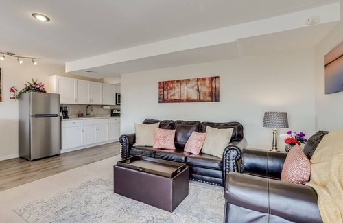 Centennial House | Private Guest Suite with King bed