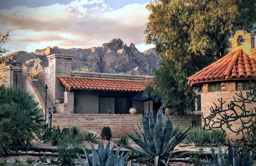 Catalina Foothills Estates Apartment | Private Guest Wing in the heart of the Catalina Foothills w/Rooftop Patio