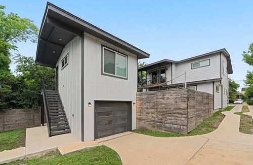 MLK Apartment | Private Guesthouse Retreat 3 miles from Downtown!
