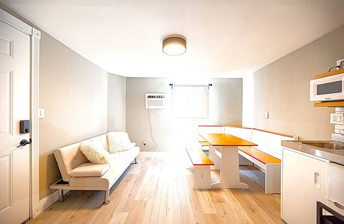 Paradise Apartment | Private Guestroom/Studio Unit In Southeast Las Vegas with WiFi, AC and King Bed.