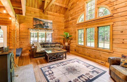 South Butler House | Private Hannibal Cabin with Sauna and Hot Tub!