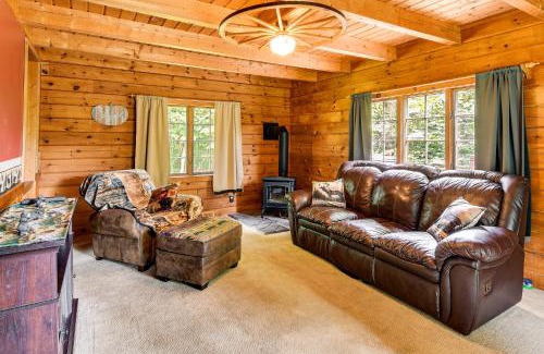 South Butler House | Private Hannibal Cabin with Sauna and Hot Tub!