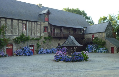 Ploermel House | Private heated pool, disabled access on ground floor, Gardens, quiet, family