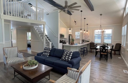 Union Pier House | Private heated pool hot tub large deck blocks to Berrien beach
