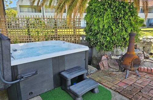 Waikawa Bay House | Private Hideaway with Beach & Marina Access