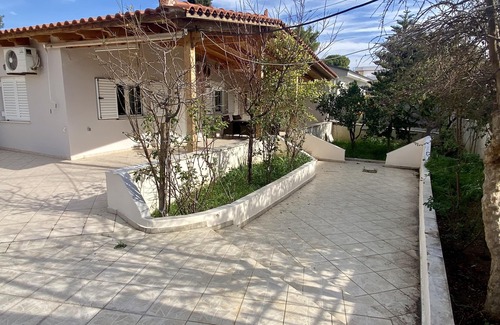 Spata-Artemida House | Private Home 10min away from Athens Int Airport. Beach 150meters away