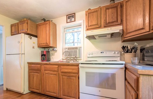 Kenyon House | Private Home on 3.25 Acres