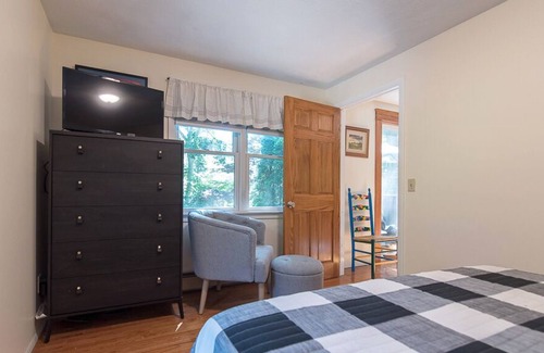 Kenyon House | Private Home on 3.25 Acres