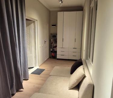 Old Boulevard House | Private Home Sea and Europe Sq