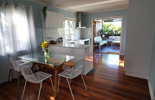 Oxley House | Private Home with 9.5m pool in OXLEY BRISBANE AUSTRALIA suburbanSTAY