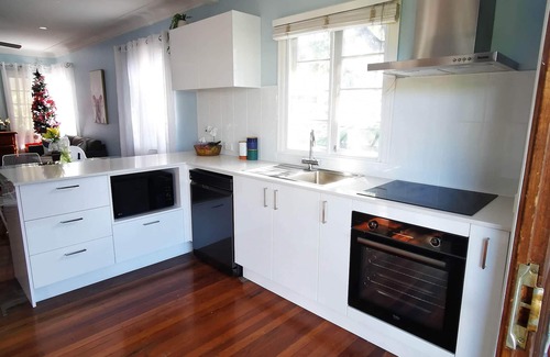 Oxley House | Private Home with 9.5m pool in OXLEY BRISBANE AUSTRALIA suburbanSTAY