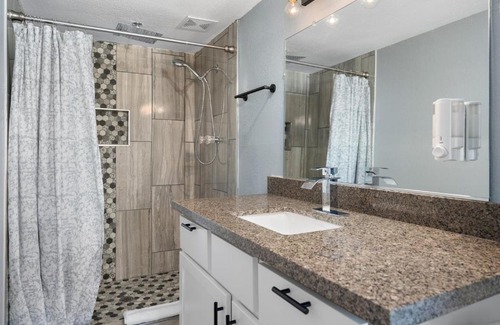 Glendale House | Private Home With a Pool