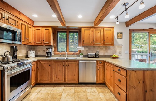 Montgomery House | Private Home with Pool & Jacuzzi in the Hudson Valley