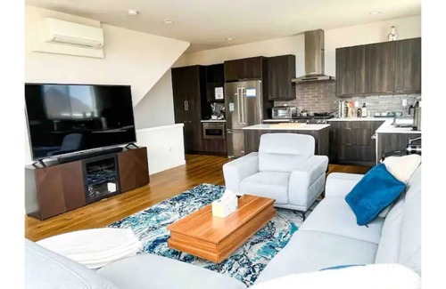 East Queen Anne House | Private Home with view near Downtown & Space Needle