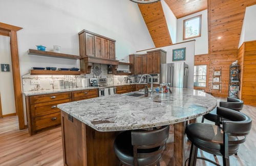 Pearcy Cabin | Private Hot Springs Cabin on Six Acres w/Pond and Game Room! Pet Friendly!