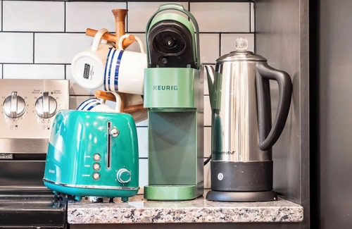 Hollister Cabin | Private Hot Tub-Free Daily Tickets-Desk-Arcade-Cmty In&Outdoor Pools-Firepit