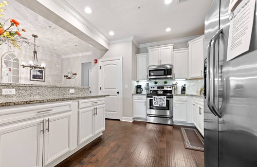 Epworth Acres House | Private HOT TUB, foosball pool, 3 min to beach/dr, boat drop park, pet 👍