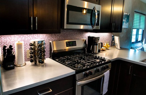 Parkland Hills House | Private house in a safe area, close to Nob Hill, UNM, Airport, Netflix, and KAFB
