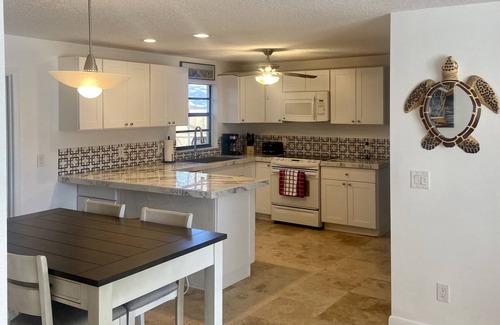 Port Orange House | Private House w/HEATED Pool and 4 Passes to the Daytona Aquarium & Rainforest!