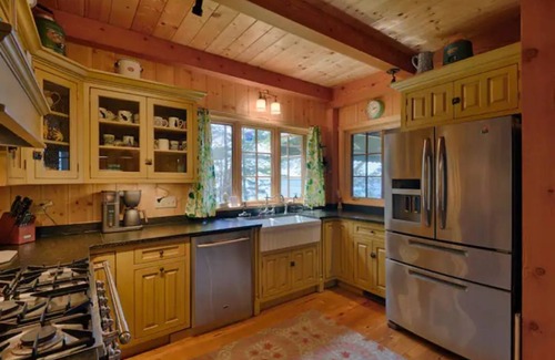 Brier Hill House | Private Island Retreat w/views of Singer Castle