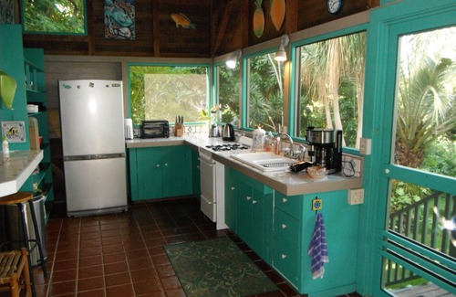 Opihihale Cottage | Private Island Style Cottage With Ocean View And Tropical Garden