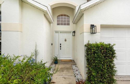 Sunrise Lakes Apartment | Private King BR Pool Access Near Disney