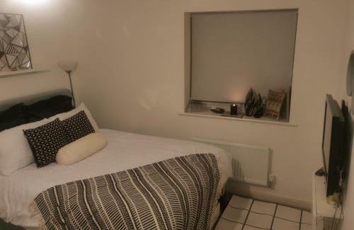 Spencers Wood House | Private kingsize room