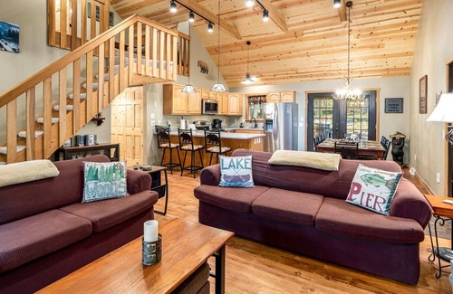 Alpine Lake Cabin | Private Lake Cabin w Deck/Grill, Fire Pit, WiFi!