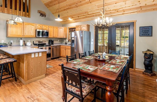 Alpine Lake Cabin | Private Lake Cabin w Deck/Grill, Fire Pit, WiFi!