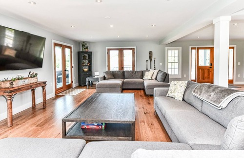 Paeonian Springs House | Private Lake Retreat in the Heart of Loudoun County