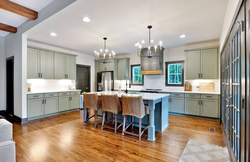 Cooleys Rift House | Private Lake! Waterfalls! Hiking Trails in Sewanee
