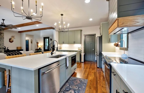 Cooleys Rift House | Private Lake! Waterfalls! Hiking Trails in Sewanee