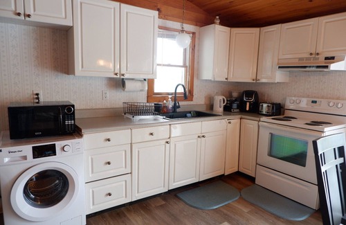Deer River Cottage | Private lakefront cottage on Pleasant Lake