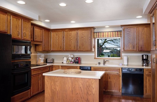Fort Lewis House | Private Lakefront Home near Seattle, Mt Rainier & Ocean Shores
