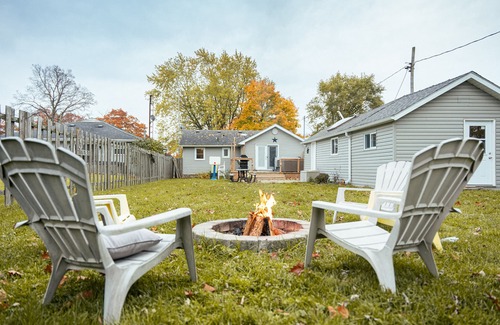 Selkirk House | Private Lakefront House with Hot Tub, Kayaks and Beach