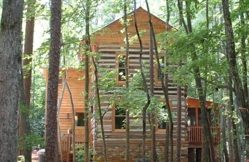 Roxboro House | Private Lakefront Log Cabin