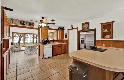 Point House | PRIVATE Lakefront on Tawakoni Fishing Dock Peaceful Retreat on the Lake