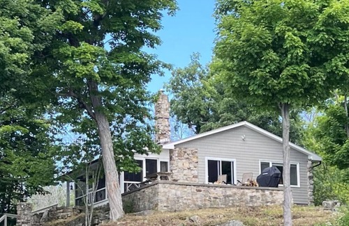 Rideau Lakes Cottage | Private lakefront w/panoramic views near Westport