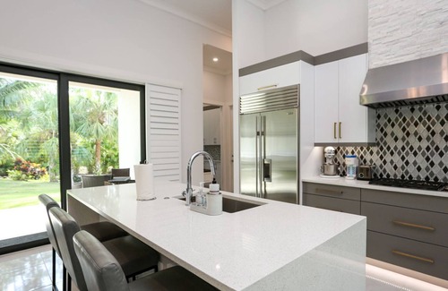Naples Cottage | PRIVATE LAZY RIVER, 2 BEDS 2 BATHS, LOGAN WOODS, FURNISHED SEASONAL RENTAL