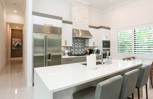 Naples Cottage | PRIVATE LAZY RIVER, 2 BEDS 2 BATHS, LOGAN WOODS, FURNISHED SEASONAL RENTAL