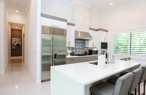 Naples Cottage | PRIVATE LAZY RIVER, 2 BEDS 2 BATHS, LOGAN WOODS, FURNISHED SEASONAL RENTAL
