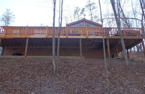 Berkeley Springs Cabin | Private Log Cabin - Hot Tub, NEW SatelliteWi-Fi, Fireplace, Sm Pet Considered