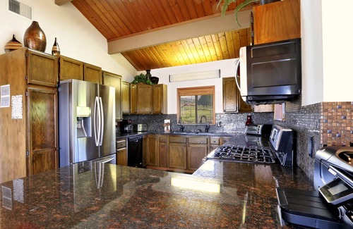Makawao House | Private lush 2 Acre Mountain Home Maui w/many amenities