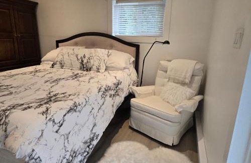 Regional District of Nanaimo Bed & Breakfast | Private master bedroom in a farmhouse