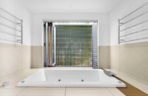 Mudjimba House | Private Mudjimba Oasis- Pet friendly