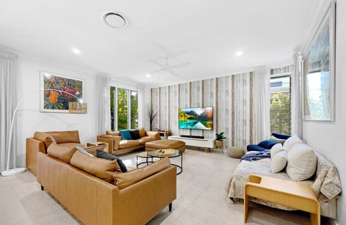 Mudjimba House | Private Mudjimba Oasis- Pet friendly