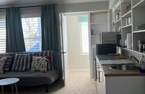 College Park Apartment | Private! New! Clean! Gated! Sleeps 5 guests. 2BR/1BA, Fast WiFi, Free Parking.
